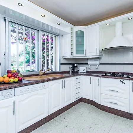 Buganvilla Vistas Villa